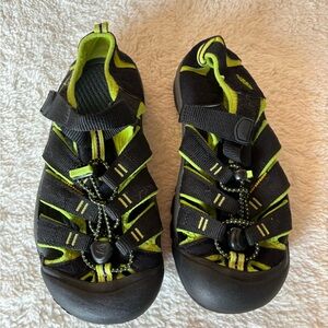 Keen size 4